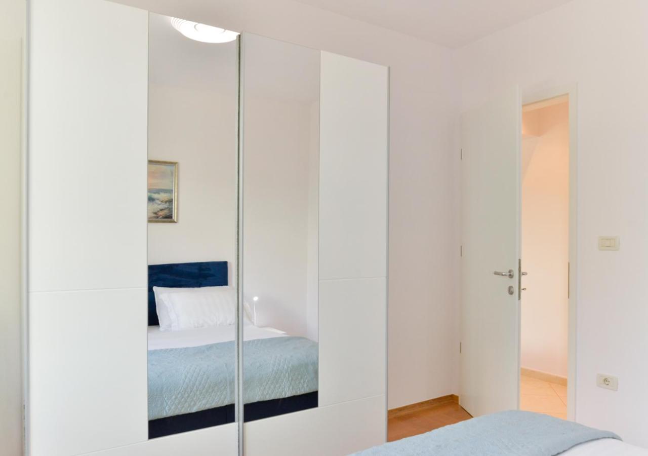 Apartments Leona Umag Exterior photo
